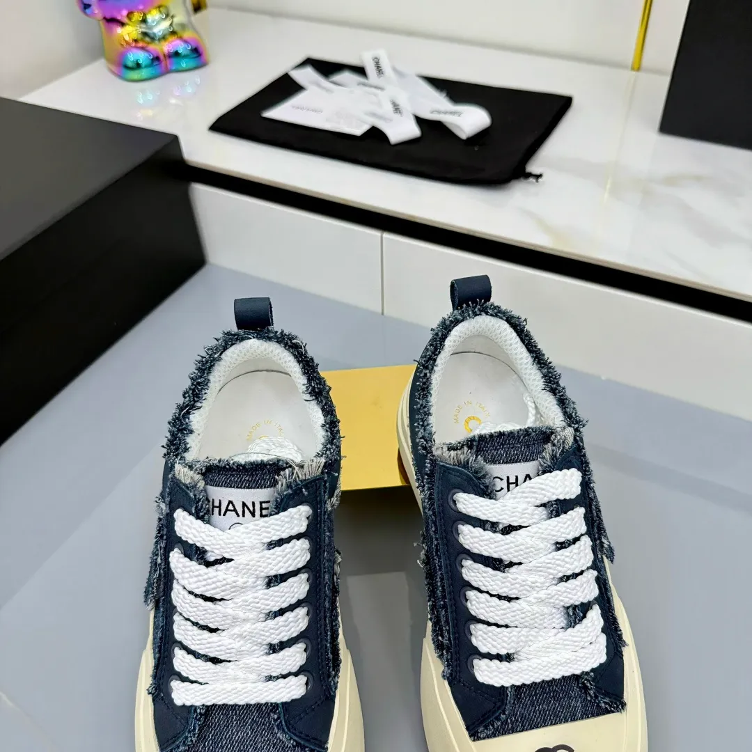 👟👟Ex-factory price 620👟👟 Chanel bread shoes ~ original calfskin panda shoes Chanel 25C latest hot style panda black and white sports shoes casual sneakers Xiaoxiang hot item classic black and white panda color coco girls must pay Fabric: original custom mixed sheepskin lining: original imported breathable mesh lining outsole: Original molded rubber + TPU combination Size: Women's 35-41 Buy now👉